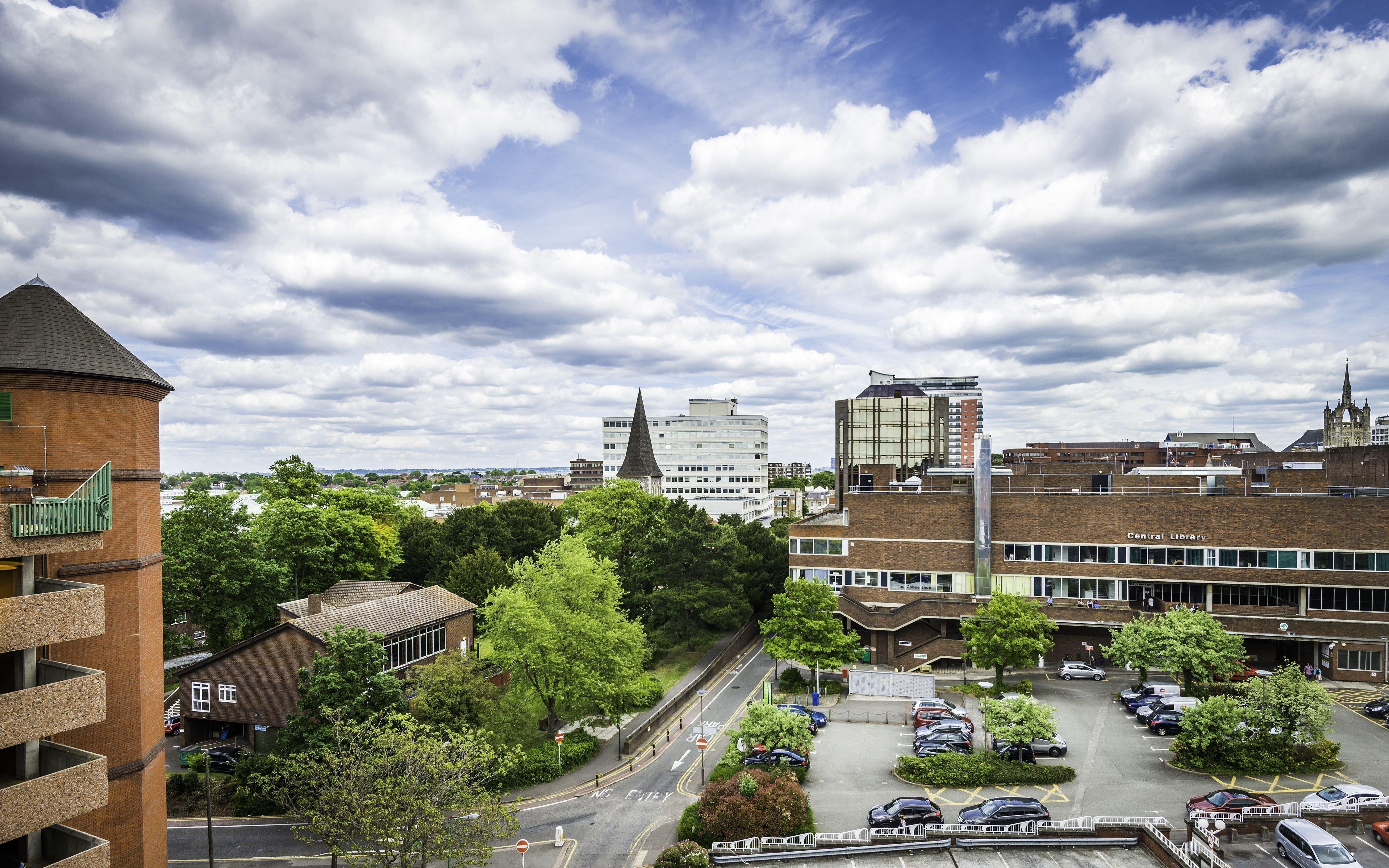 Holiday Inn London Sutton By Ihg Exterior foto