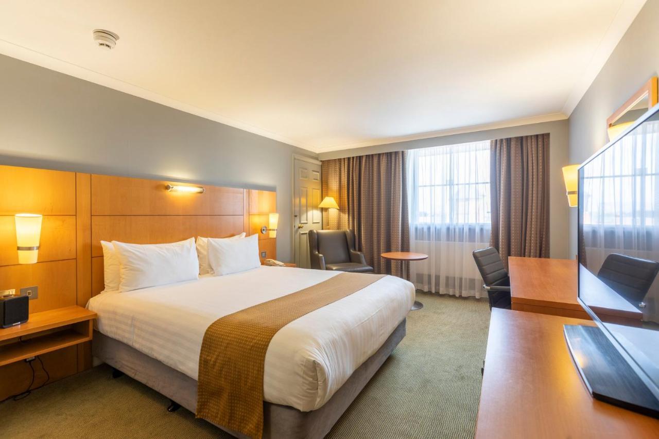 Holiday Inn London Sutton By Ihg Exterior foto