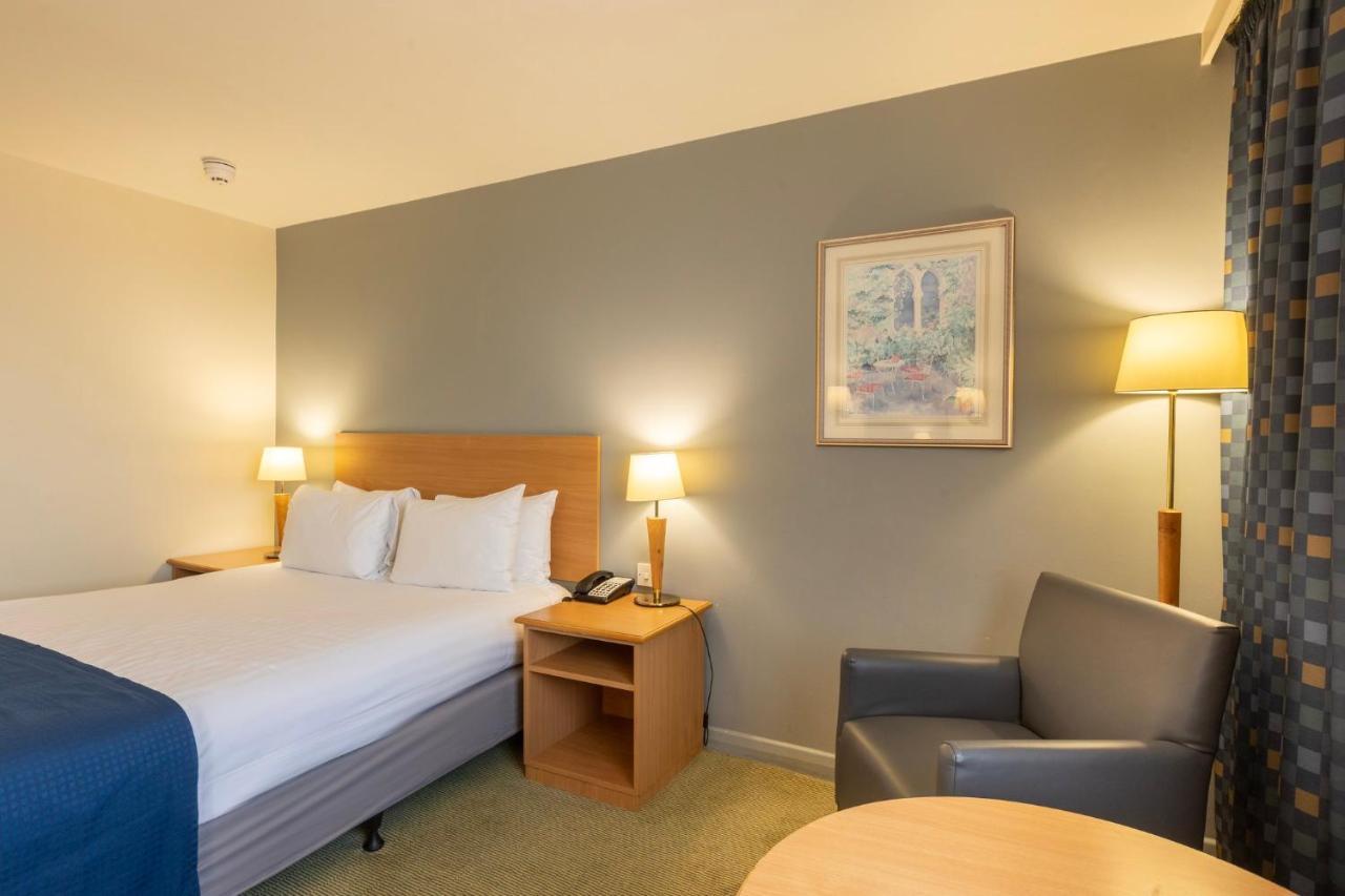 Holiday Inn London Sutton By Ihg Exterior foto