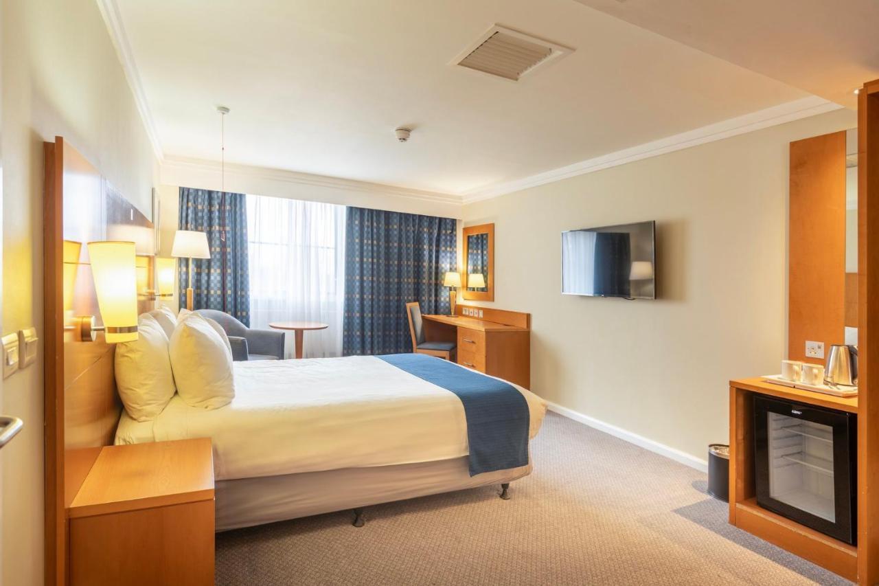 Holiday Inn London Sutton By Ihg Exterior foto