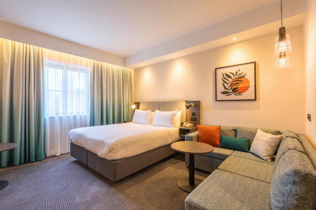 Holiday Inn London Sutton By Ihg Exterior foto