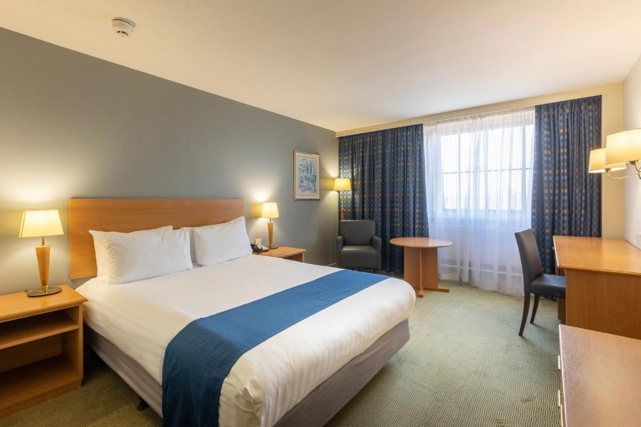 Holiday Inn London Sutton By Ihg Exterior foto
