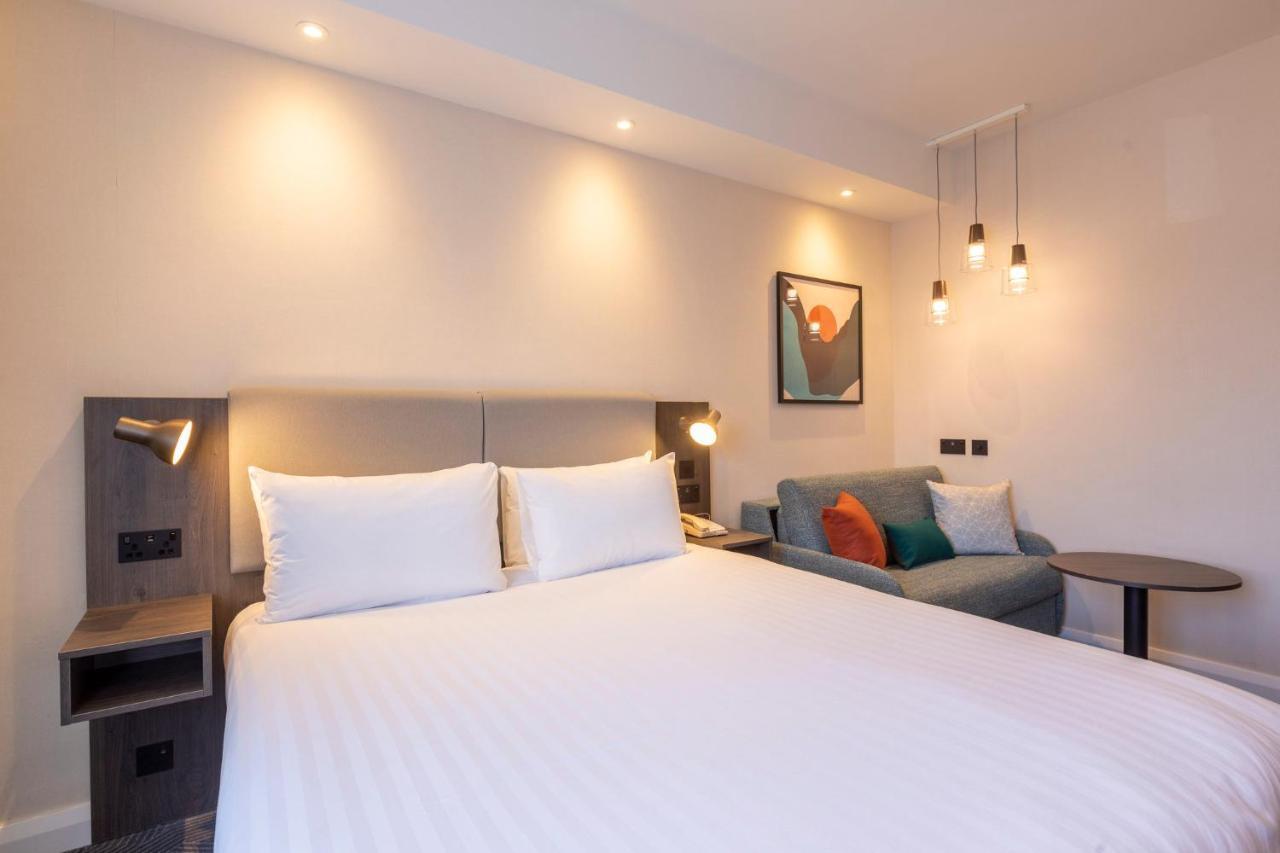 Holiday Inn London Sutton By Ihg Exterior foto