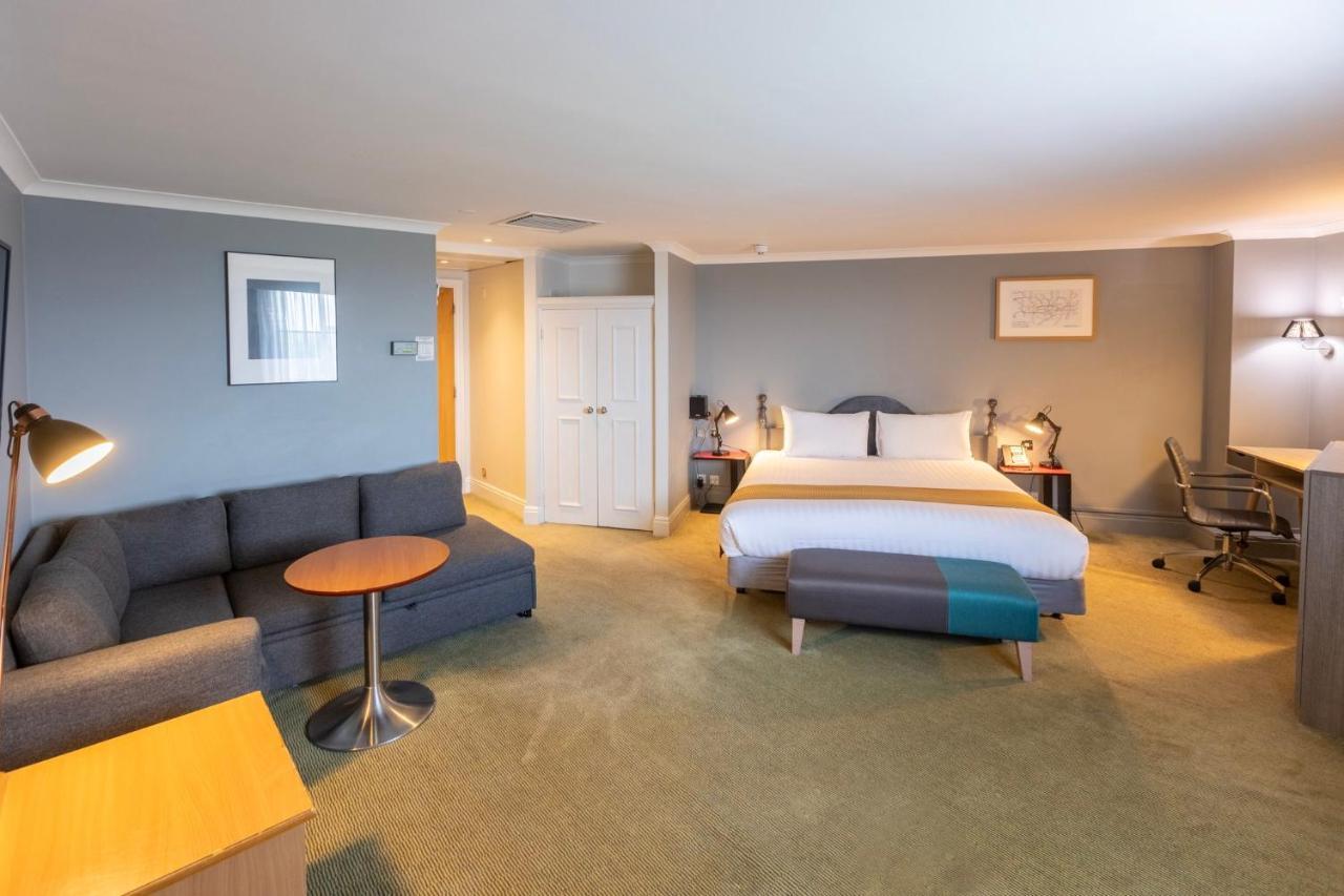 Holiday Inn London Sutton By Ihg Exterior foto