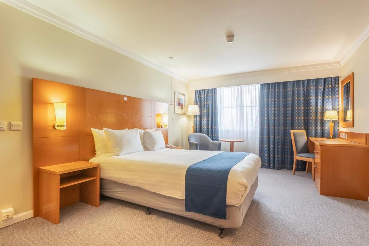 Holiday Inn London Sutton By Ihg Exterior foto