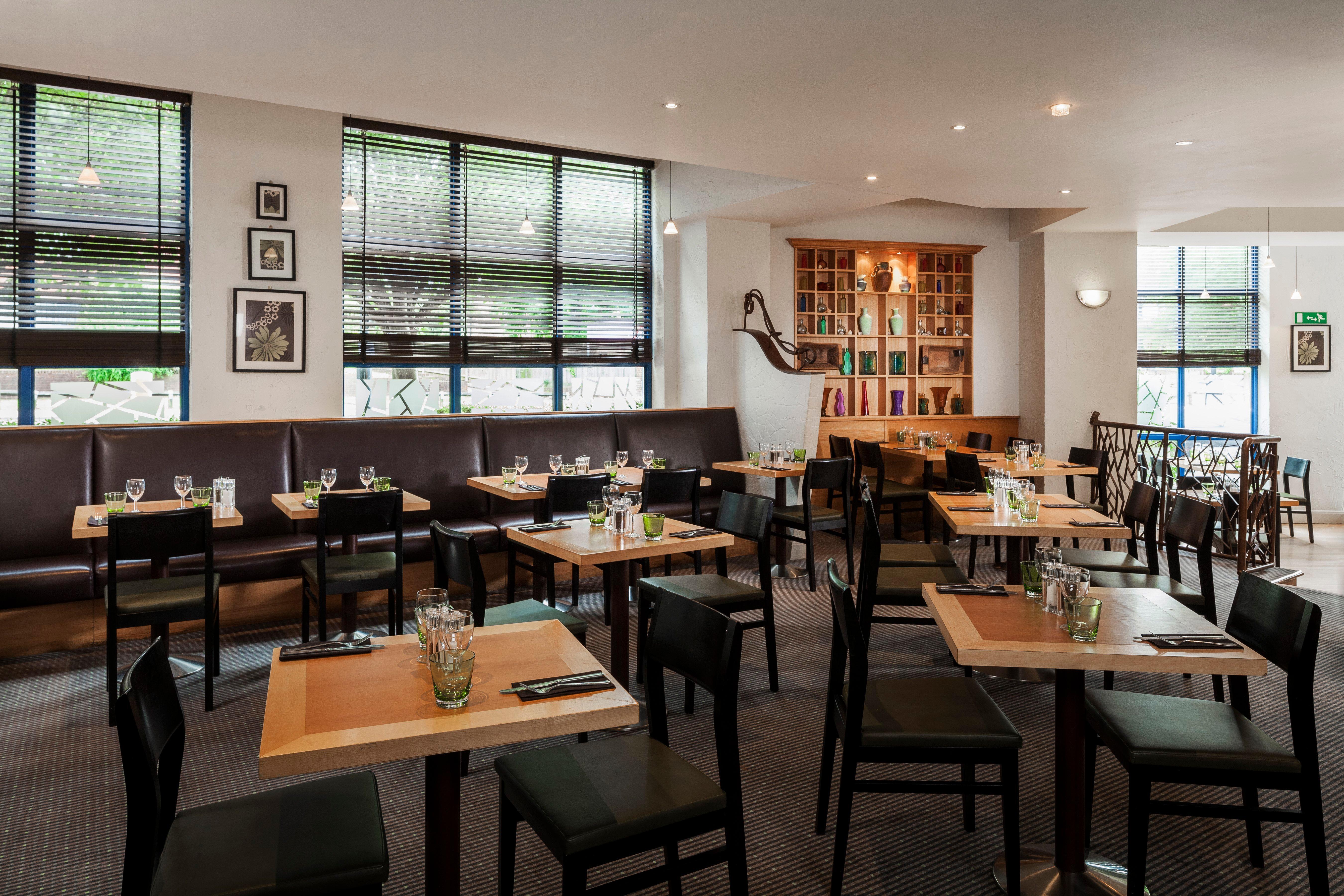 Holiday Inn London Sutton By Ihg Exterior foto