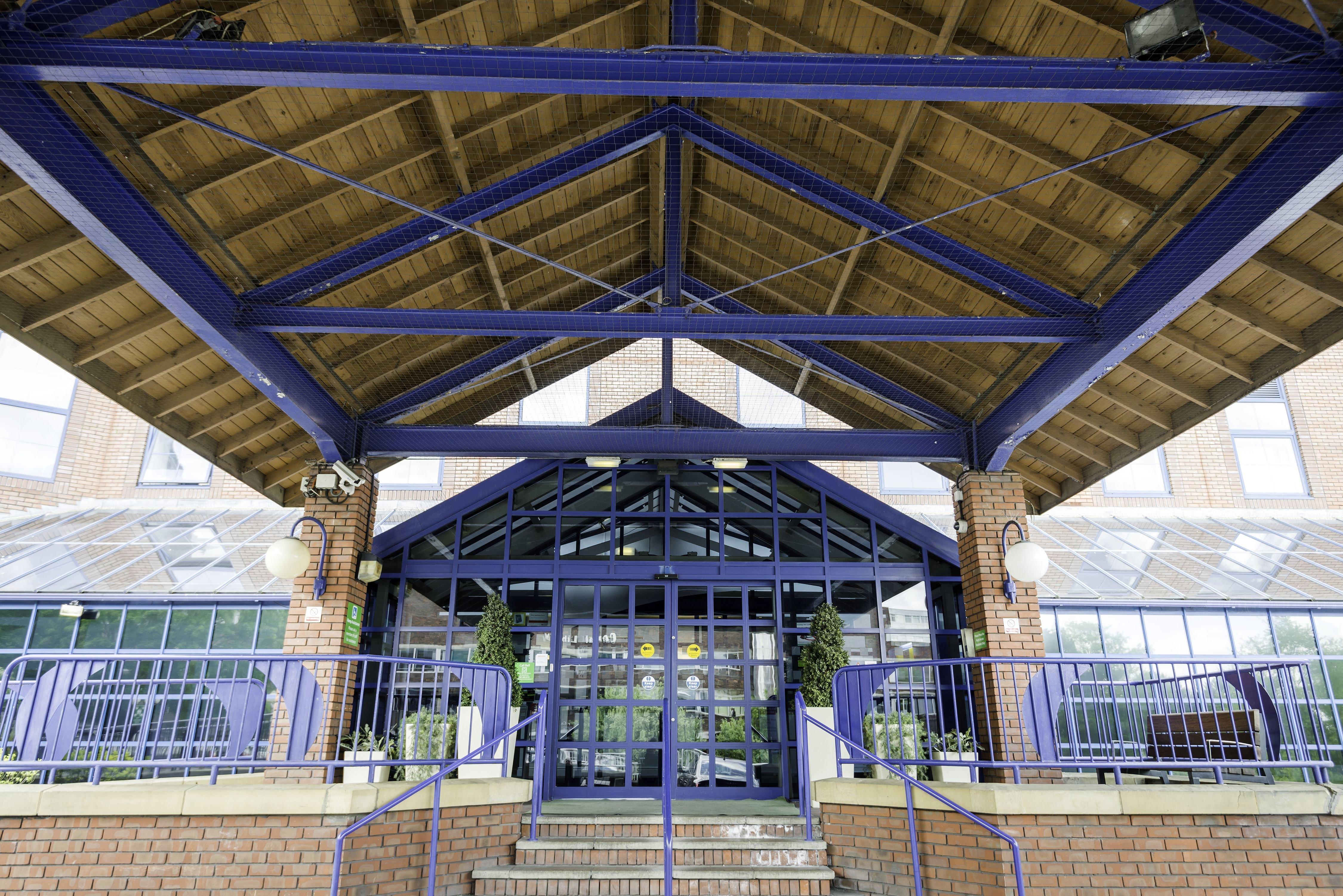 Holiday Inn London Sutton By Ihg Exterior foto